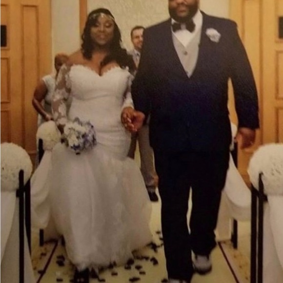 Custom wed gown tie in the back fit size 14 to 20 white lace with train - Picture 3 of 7